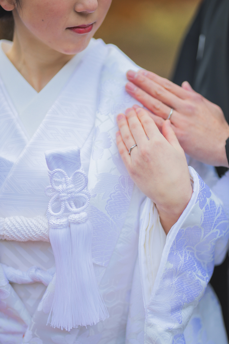 結びは、お手元の指輪シーン