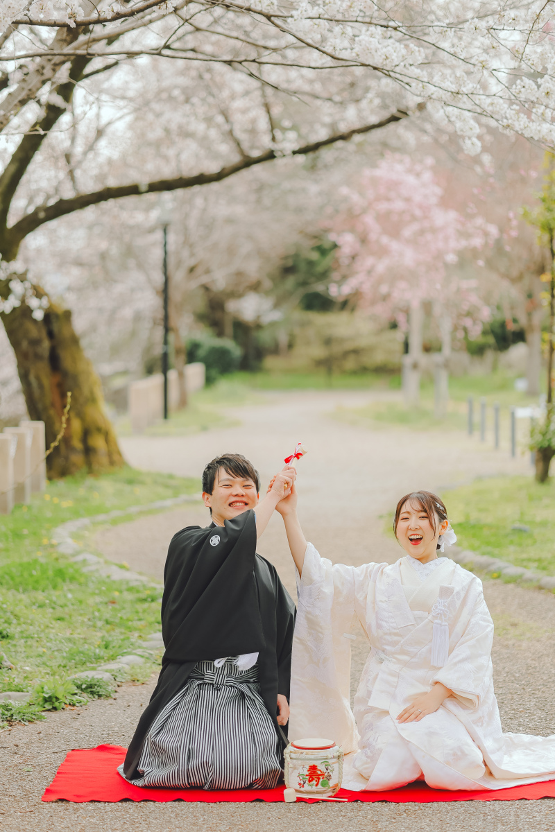 友達から譲り受けた白無垢＆おもちゃの鏡割り