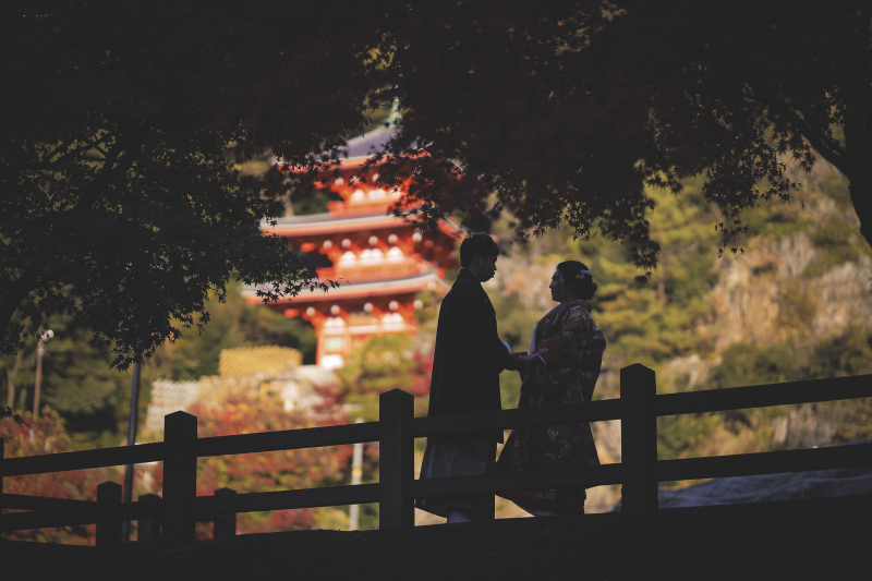 三重塔もシルエットでこう撮るのが”映え”！