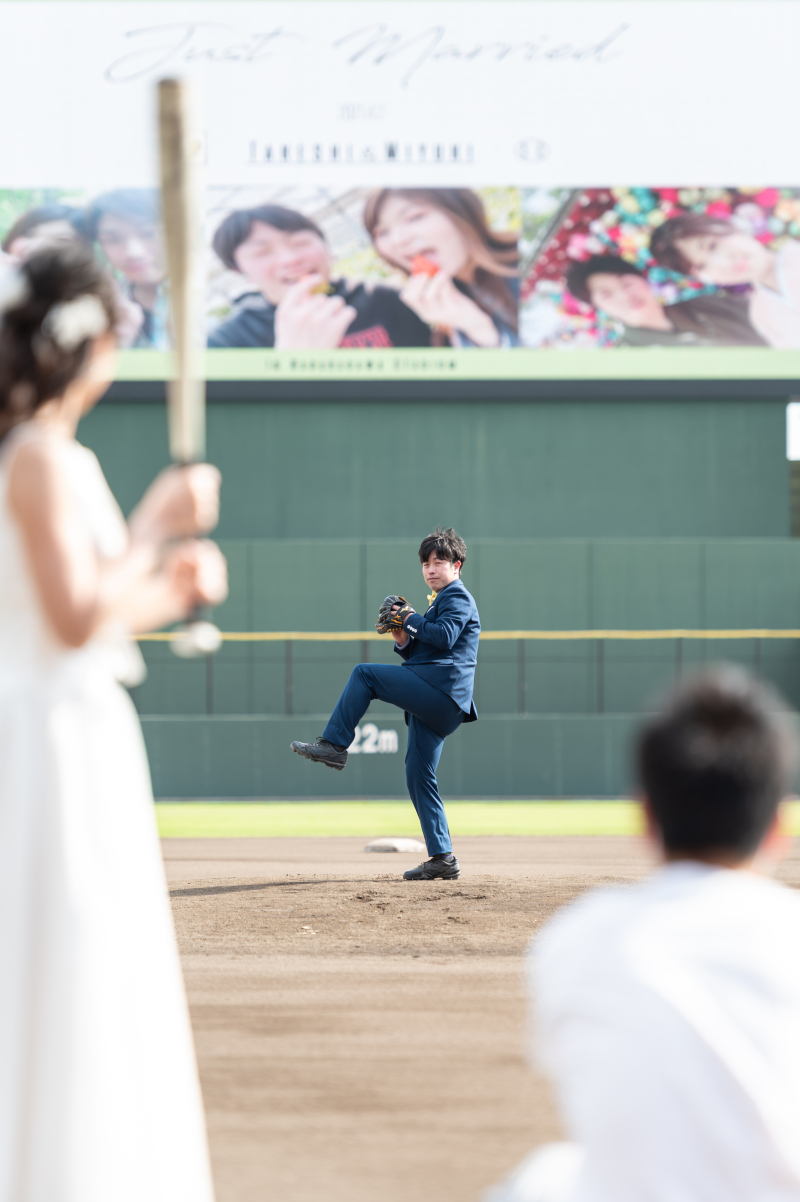 新郎さんがピッチャー！打てるもんなら打ってみろ～