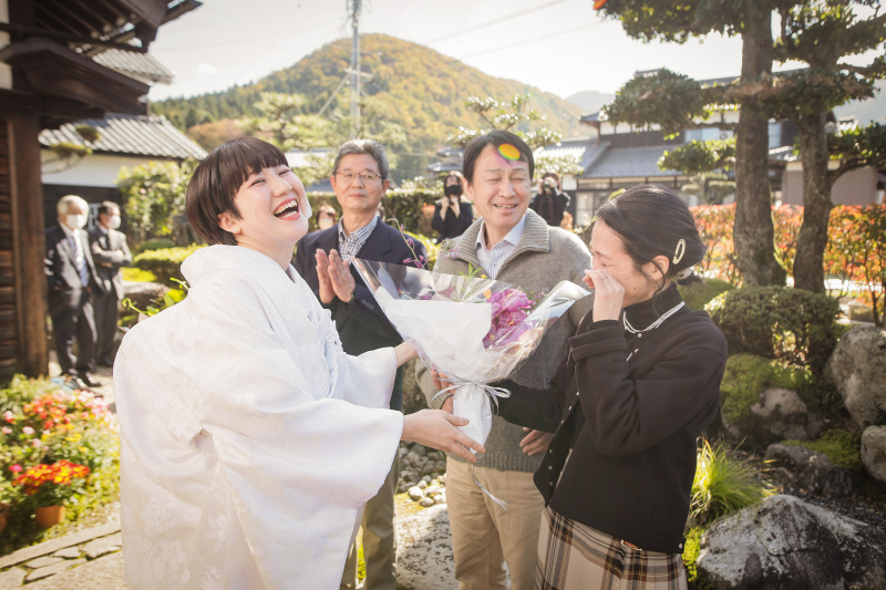 サプライズブーケのプレゼント。