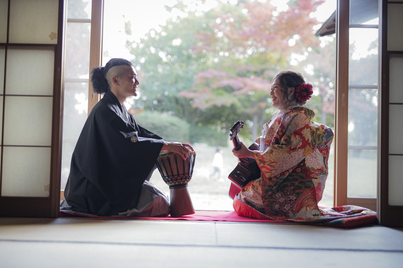 縁側に座って、大好きな音楽～！一緒に奏でましょ♪