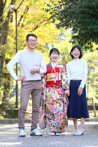 ～成人式に買ってもらった大切な振袖～　ご両親と一緒にファミリーフォトも