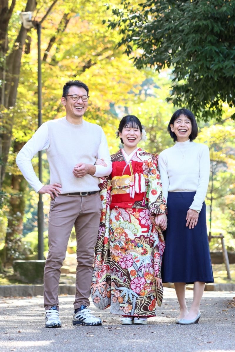 ～成人式に買ってもらった大切な振袖～　ご両親と一緒にファミリーフォトも