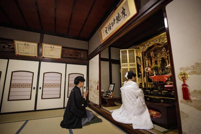ご実家にあるお仏壇に、結婚のご報告。