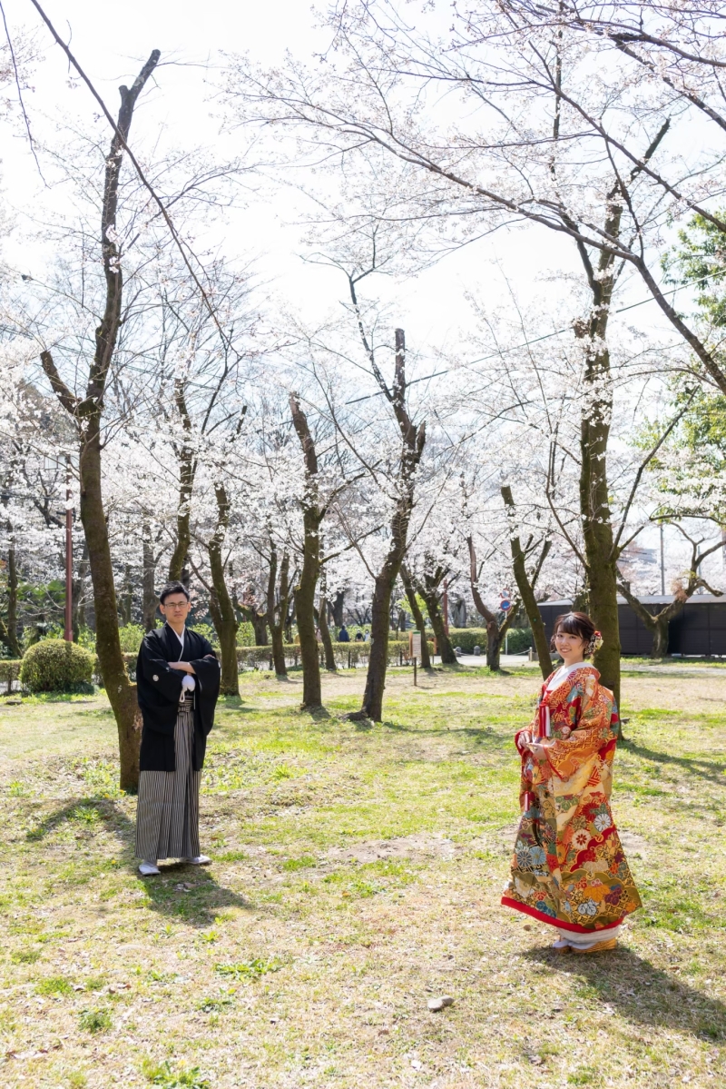 ポカポカ陽気の中、満開の桜をバックに!