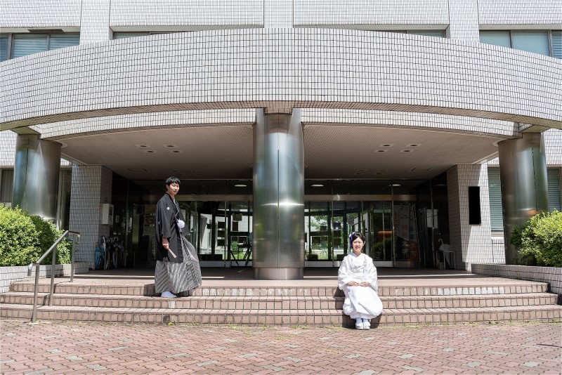 何百回と通った校舎の前にて！懐かしい～♪