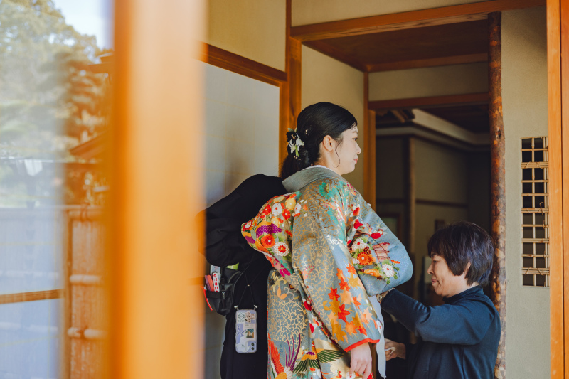 着付師とスタイリストが付き添います