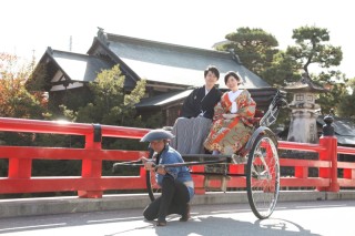 お二人の思い出の地、”高山フォト”！羨ましいほど和装に”映える”シーンが豊富♪
