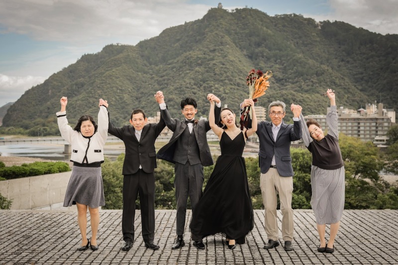 結婚式をしないからこそ、家族も呼んで写真を撮ろう