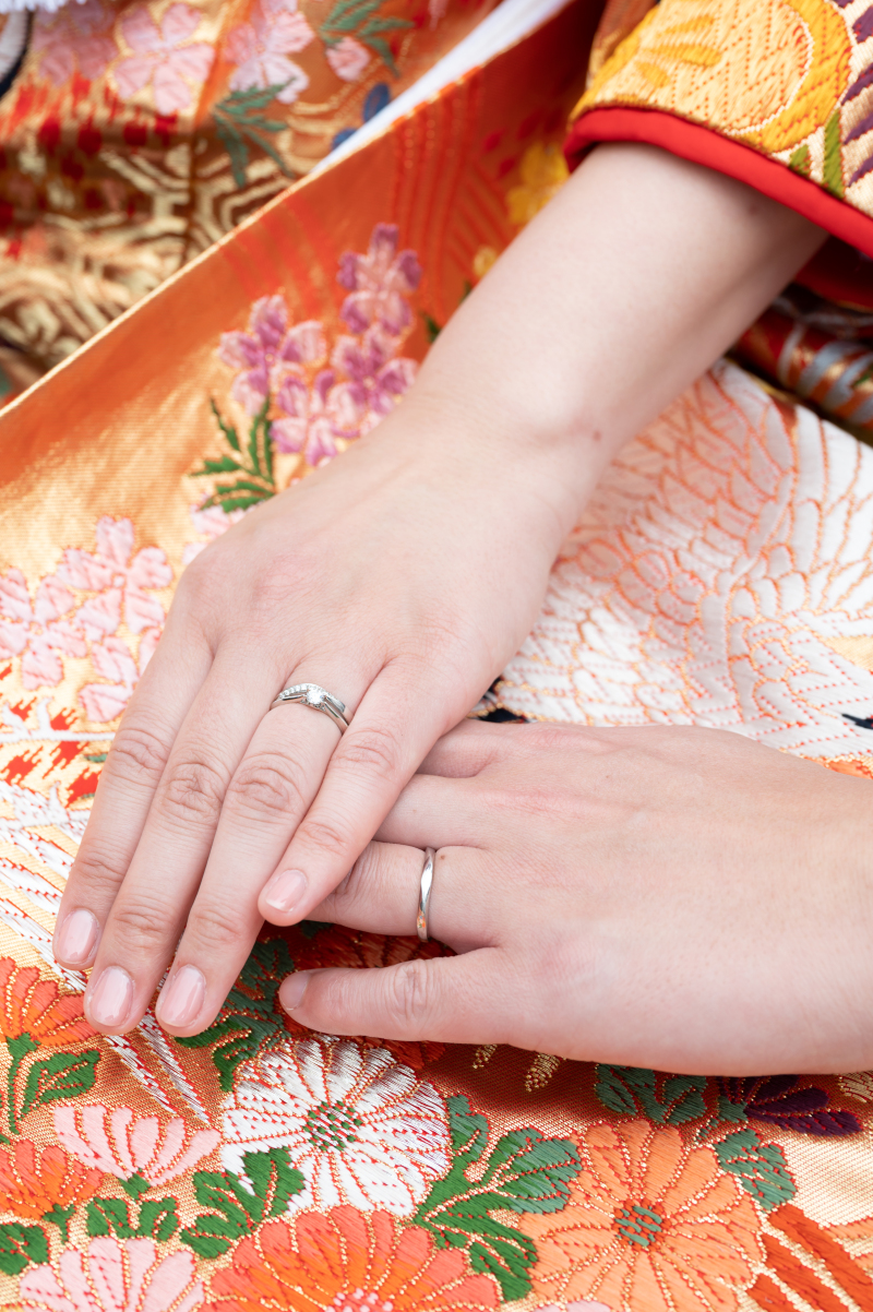 指輪をはめたお手元♡