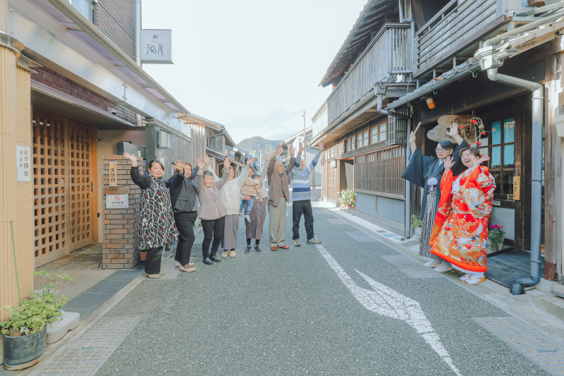 左側がお寿司屋さん。右側が新婦さんのケーキ屋さん