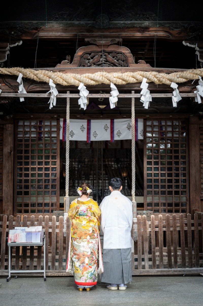 手を合わせてお願い事、、、幸せにする！なる！