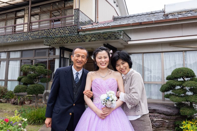 少し照れるお父さん、本心は嬉しくてたまりません！