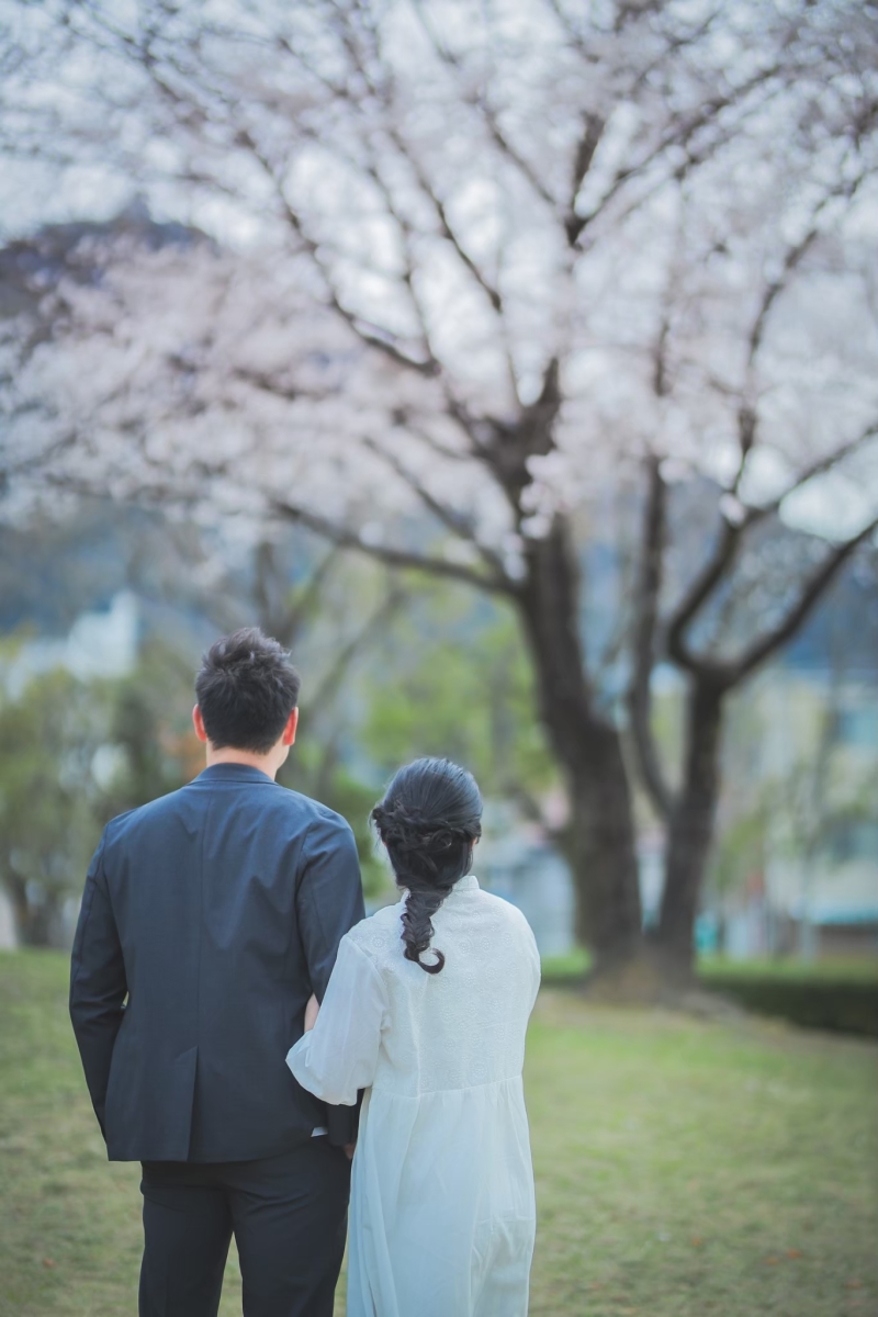 まだまだ寒さが残る3月だけど、桜も二人を祝福♪