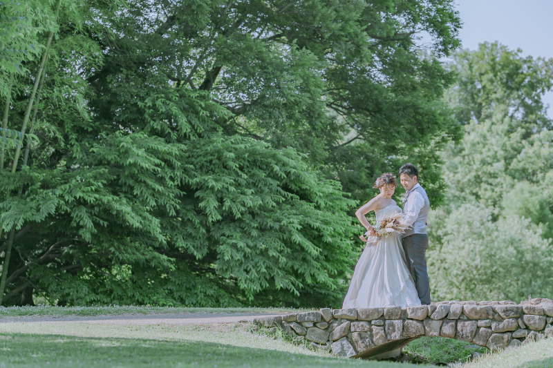小川を掛ける橋がめっちゃキュート！