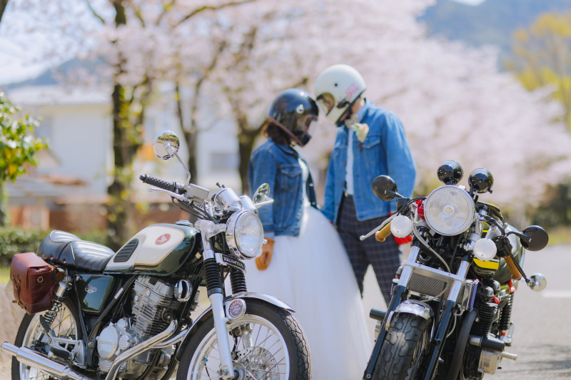 ヘルメットでコツン！