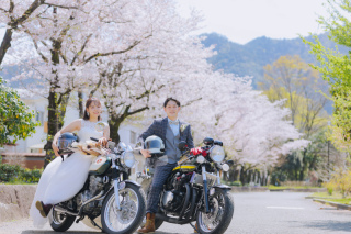 バイクや車など、お二人の趣味を持ち込んで