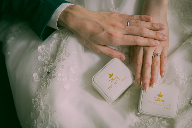 【洋装1着スタジオプラン】6つの異なるテイストで撮影／50～80カット前後のデータ付／専門店の豊富な衣装から事前試着を行います