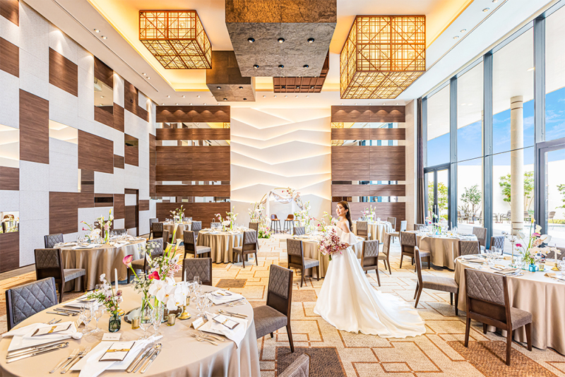 【チャペルフォト】Premium洋装1着 100~150カット前後データ付/結婚式用の専門衣装店で本番さながら試着を行います