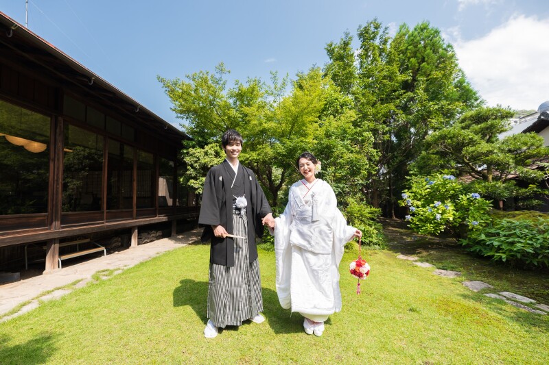 【ぎふ水琴亭◆衣装2着】和装1着＋洋装1着ロケーション 200～250カット前後データ付／施設使用料／専門店の豊富な衣装から試着