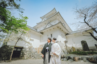 桜と新緑がキレイな赤い橋や大垣城、八幡神社など。現地和室や古民家も予約可能なので現地集合OK。西濃のお二人とご家族さまにオススメ