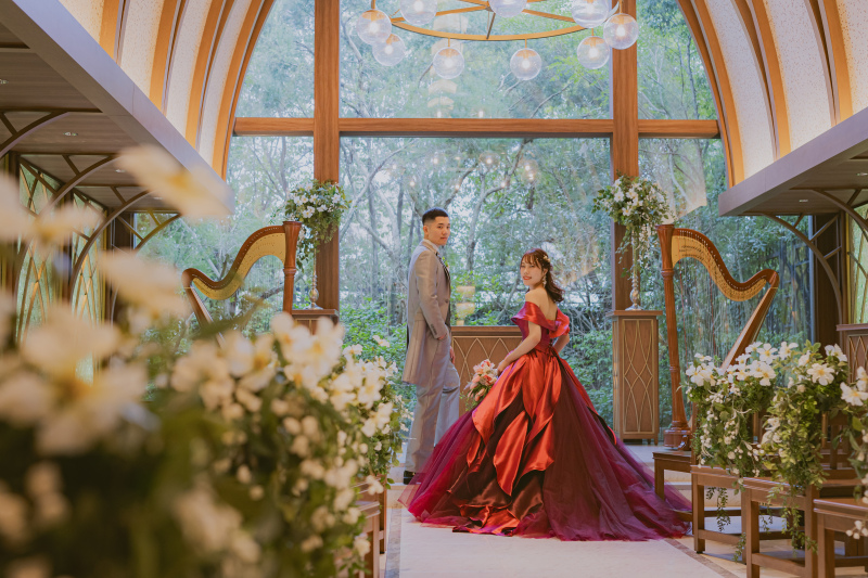 【チャペルフォト】Premium洋装1着 100~150カット前後データ付/結婚式用の専門衣装店で本番さながら試着を行います