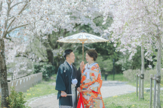 三重塔、石階段、池など和装に映える岐阜公園。撮影しながら、岐阜横丁で食べ歩きも◎撮影と観光の両方が味わえる場所ですね！