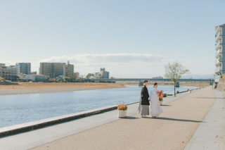 山・川・公園・街＆商店街・神社・お寺・自宅・和室・スタジオなど豊富な撮影場所からご提案。お花＆新緑もキレイ。雨天時の延期無料です
