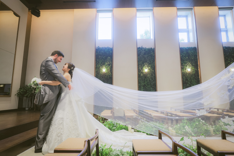 【結婚式場を貸切】洋装1着チャペルフォト 100～150カット前後データ付／施設使用料／専門店の豊富な衣装からお選び頂けます