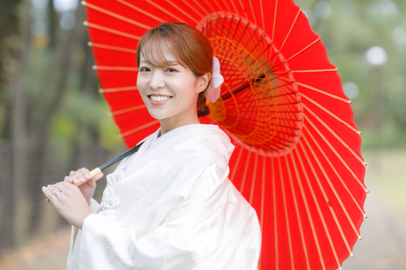 赤傘を持ってソロカット