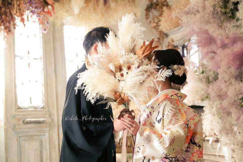 【即納品＆土日追加料金ゼロ！】白無垢も色打掛も両方着れて《追加料金ゼロ》背景も5つ選択可能で様々な雰囲気で撮影できます◎