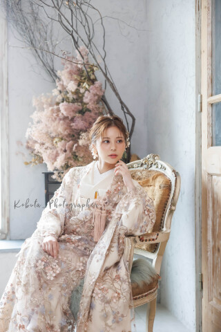 【即納品＆土日追加料金ゼロ！】白無垢も色打掛も両方着れて《追加料金ゼロ》背景も5つ選択可能で様々な雰囲気で撮影できます◎