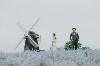 【洋装ロケーション】季節のお花とお二人
