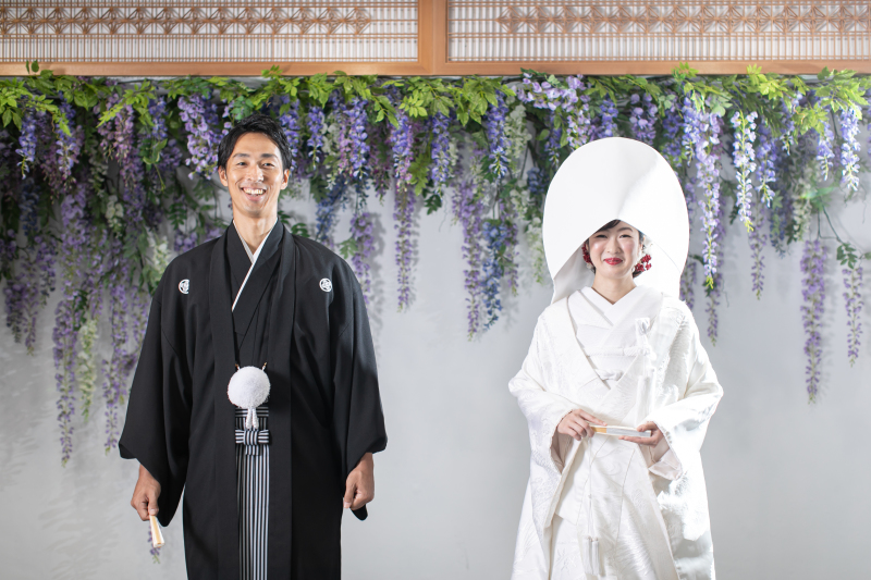 藤の花が彩る。