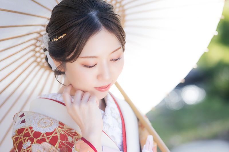 鮮やかに