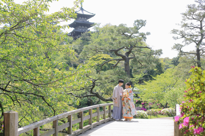 緑が鮮やかな三溪園で和装撮影