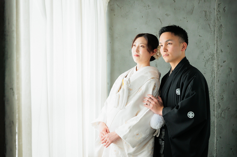 新婦さまを抱き寄せる