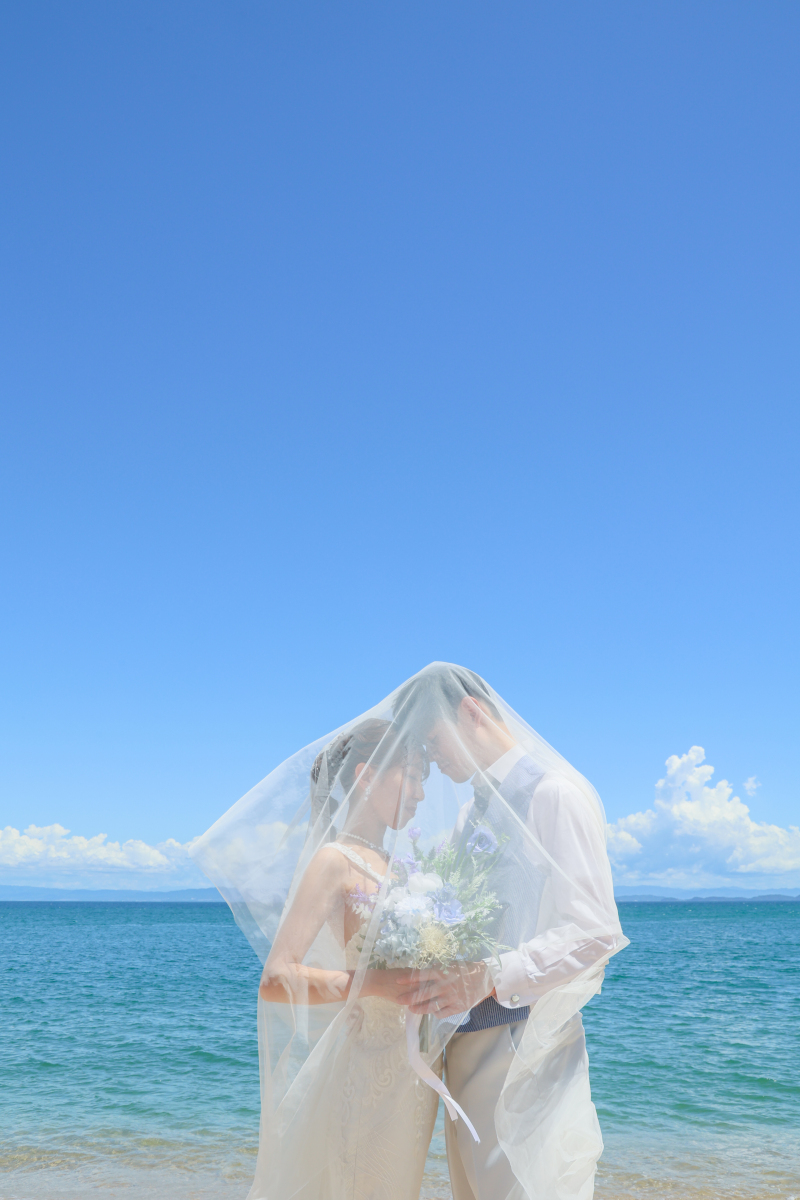 ベールに包まれて