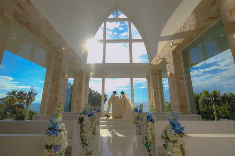 チャペルで見つめあって