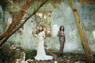 洋装　廃墟・ビーチ