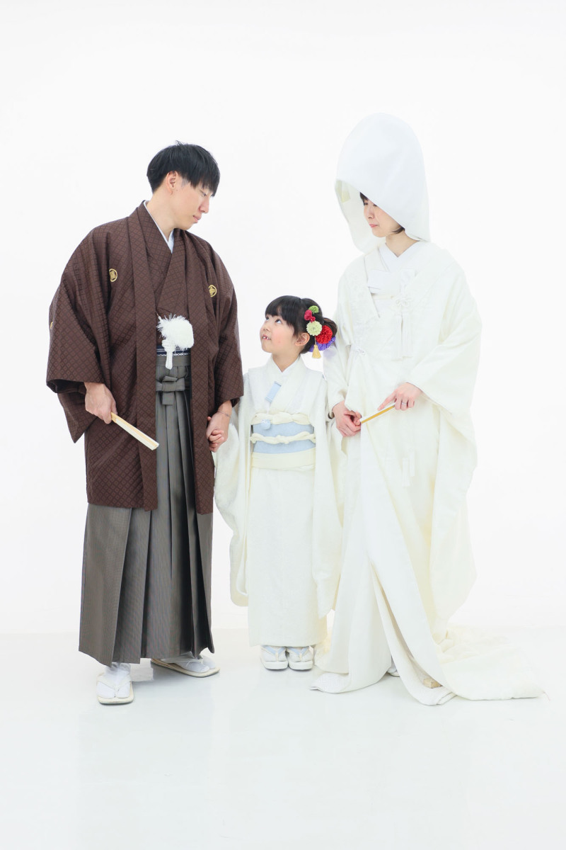 和装で家族写真