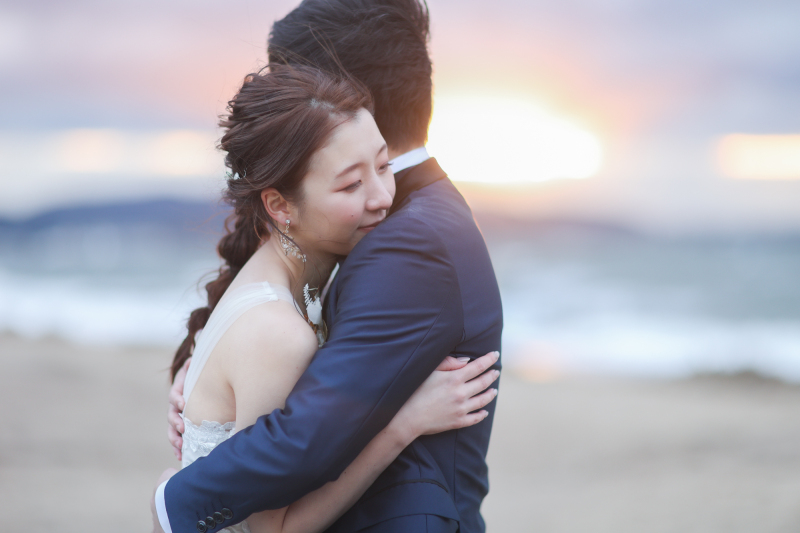 優しく寄り添う二人