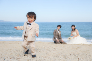 洋装　ビーチ　お子様と一緒に