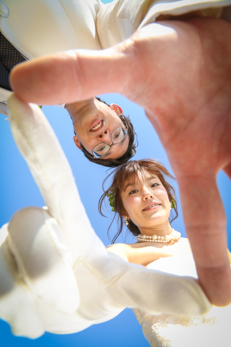 青空をバックに