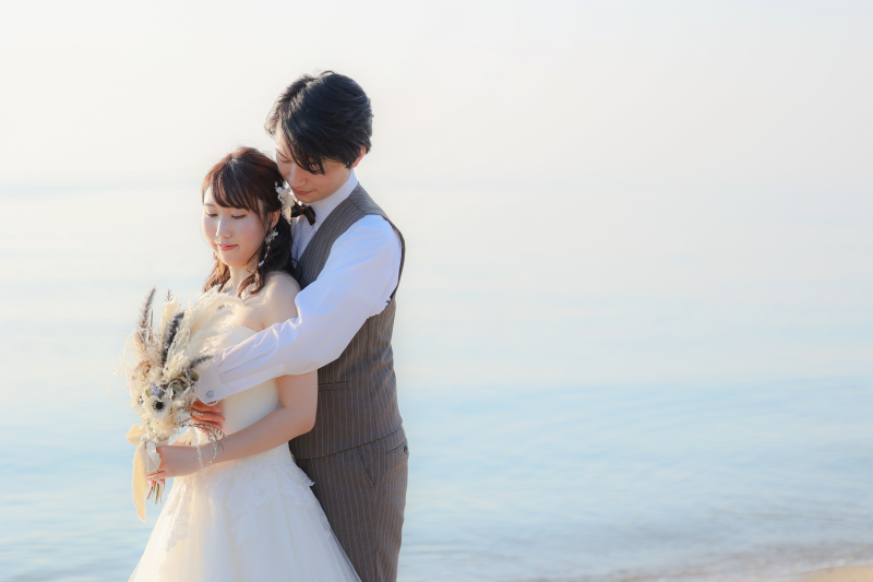 優しく抱き寄せて