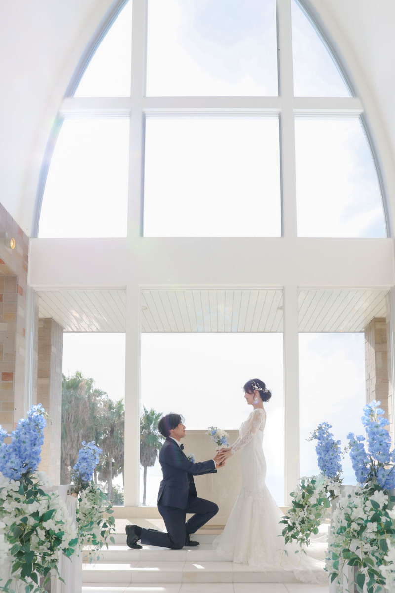 チャペルで叶える感動のプロポーズショット♡