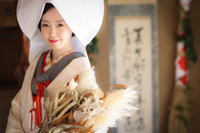 色掛下に刺繍襟のコーディネートでお洒落に