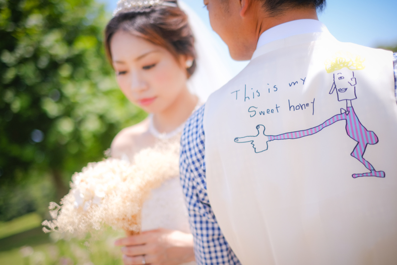 新郎様の背中に...