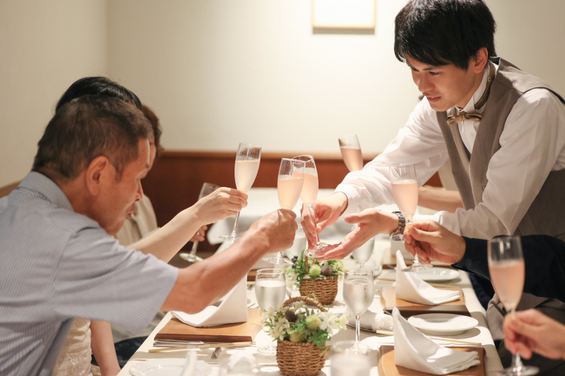 【チャペル撮影＋会食＋アルバム】ご両家の顔合わせに食事もできる満足プラン　データ２００カット